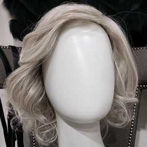 Bombshell Bob HF synthetic wig by Hairdo